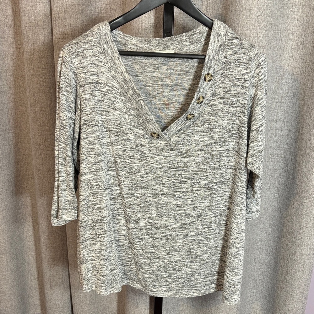 Women’s Heather Gray V-Neck Sweater Size 1X
